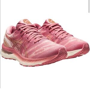 ASICS - Women's Nimbus 23 lace up Running Shoes
Pink performance sneakers size 9